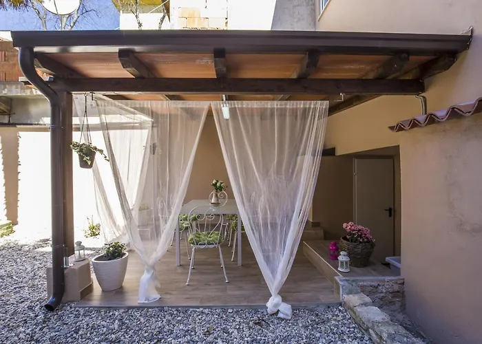 Apartment With Garden And Free Parking