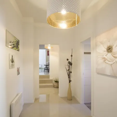 Apartment With Garden And Free Parking Pula Exterior photo