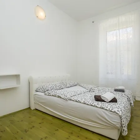 Apartment With Garden And Free Parking Pula Exterior photo