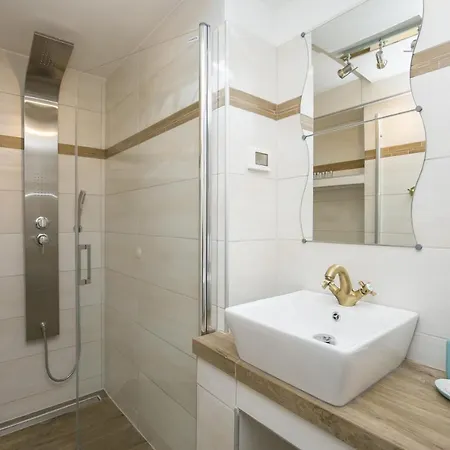 Apartment With Garden And Free Parking Pula Exterior photo