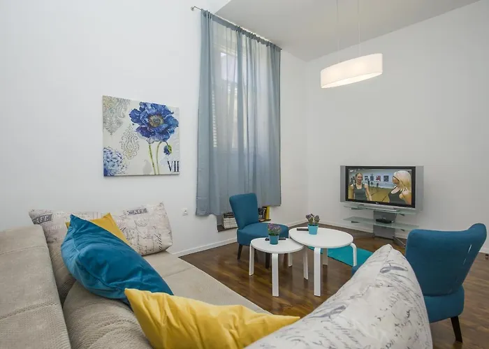Apartment With Garden And Free Parking